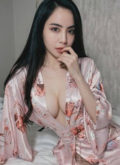 Mina - escort in Hong Kong Photo 4 of 5