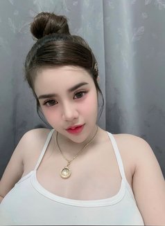 Mina - puta in Muscat Photo 8 of 10