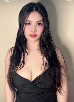 Mina - puta in Muscat Photo 1 of 13