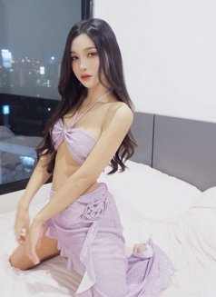 Mina - Transsexual escort in Taipei Photo 4 of 8