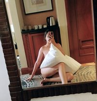 MINA- the hottest babe in town - escort in Mumbai