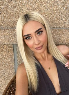 Mina - escort in İzmir Photo 4 of 9