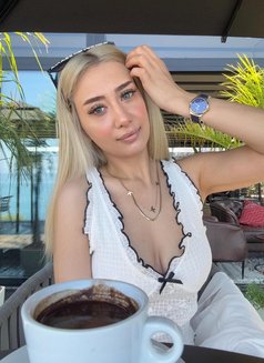 Mina - escort in İzmir Photo 7 of 9