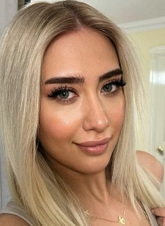 Mina - escort in İzmir Photo 9 of 9