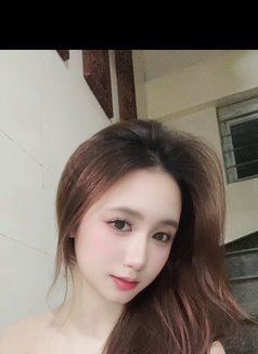 Mina - puta in Dubai Photo 4 of 6