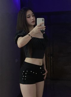 Mina - puta in Dubai Photo 5 of 6