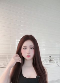 Mina - puta in Dubai Photo 3 of 7