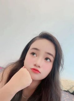 Mina - puta in Dubai Photo 1 of 4