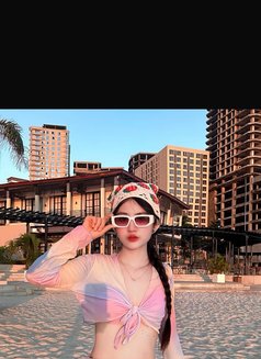 Mina - puta in Dubai Photo 3 of 14