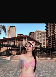 Mina - puta in Dubai Photo 5 of 14