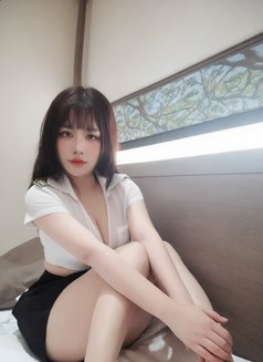 Mina - escort in Singapore Photo 4 of 10