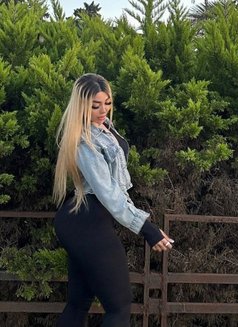 mina vip - escort in Dubai Photo 7 of 8