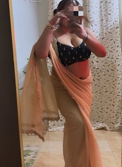 Cam bhabhi - escort in New Delhi Photo 1 of 2
