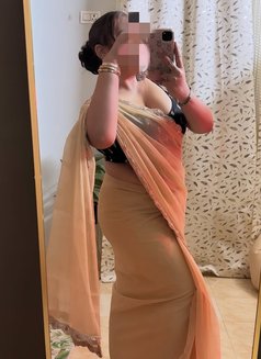 Cam bhabhi - escort in New Delhi Photo 2 of 2