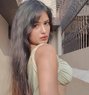 Minakshi - puta in New Delhi Photo 1 of 2