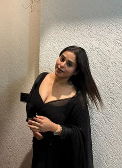 Minakshi - escort in Surat Photo 2 of 7