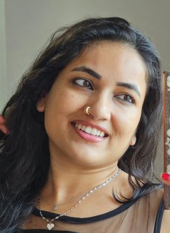 Minakshi - puta in Surat Photo 4 of 4