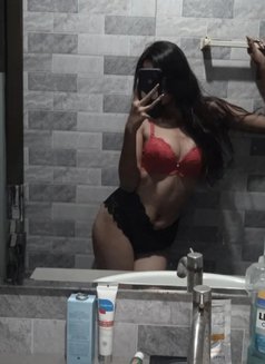 Minal - puta in Gurgaon Photo 1 of 3