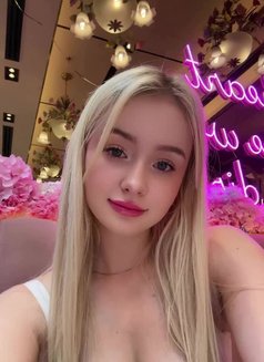 Minali - escort in Doha Photo 4 of 6