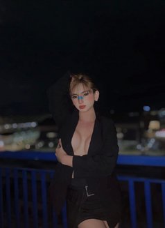 Mineski - Acompañantes transexual in Makati City Photo 6 of 7