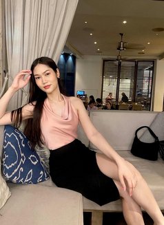 Mingming - escort in Singapore Photo 4 of 21