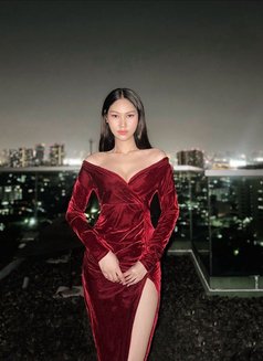 Mingming - escort in Singapore Photo 5 of 21