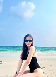 Mingming - escort in Singapore Photo 14 of 21