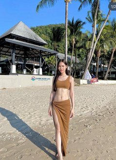 Mingming - escort in Singapore Photo 18 of 21