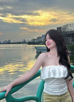 Minh - masseuse in Ahmedabad Photo 2 of 3