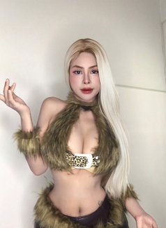 Minhtlin - escort in Doha Photo 2 of 5