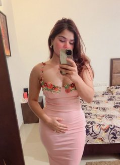 Minisa - escort in Muscat Photo 4 of 6