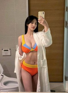 Minjong - escort in Singapore Photo 8 of 9