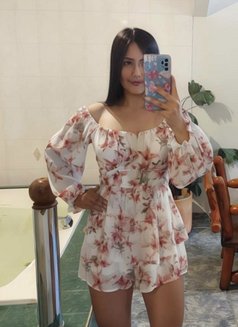 Minny - escort in Kuwait Photo 1 of 1