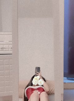 Minny - puta in Abu Dhabi Photo 1 of 2