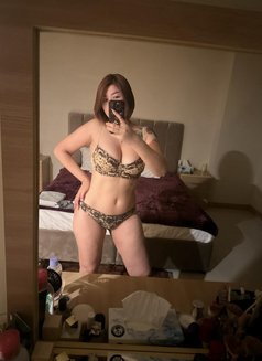Minny - masseuse in Al Manama Photo 18 of 19