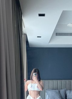 Mira - puta in Muscat Photo 12 of 15