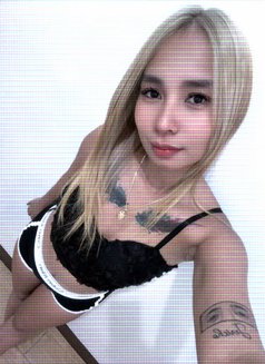 Mira - escort in Manila Photo 3 of 10