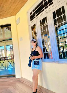 Mira - escort in New Delhi Photo 3 of 3