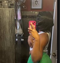 Mira - puta in Noida