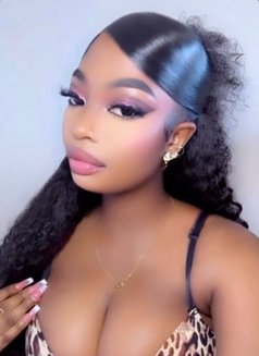 Mira - puta in Noida Photo 3 of 5