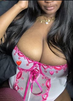 Mira - escort in Noida Photo 3 of 5