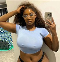 Mira - puta in Noida