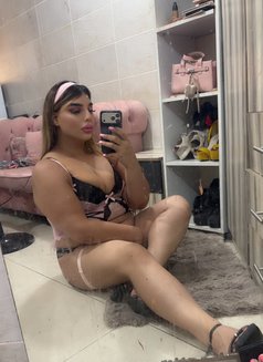 Mira - Transsexual escort in Beirut Photo 15 of 17