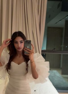 Mira - puta in Dubai Photo 2 of 6