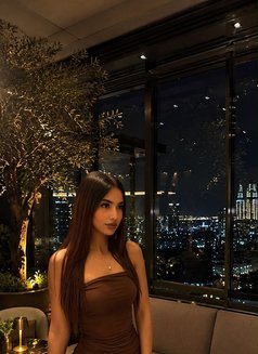 Mira - puta in Dubai Photo 7 of 7