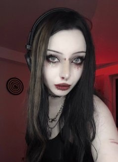 Mira - escort in Hong Kong Photo 6 of 8