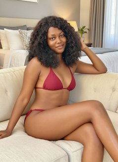 Mirabel - puta in Muscat Photo 2 of 3