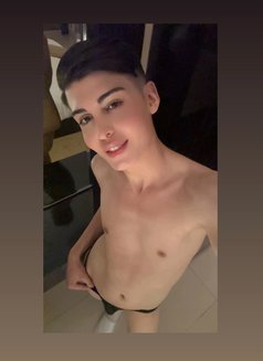 Miran - Male escort in Dubai Photo 2 of 7