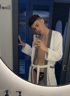 Miran - Male escort in İstanbul Photo 4 of 4