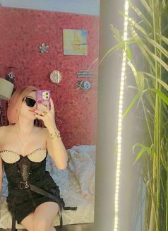 Miranda - Acompañantes transexual in New Delhi Photo 9 of 11